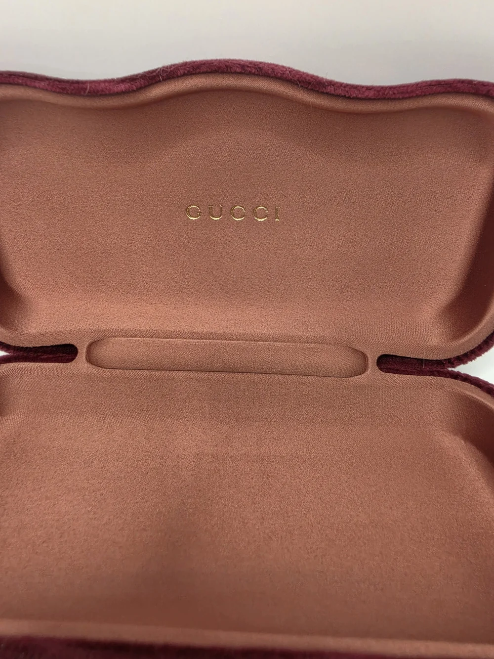 Vintage Gucci Clamshell Hardcase Storage Eyewear Case in Burgundy Velvet